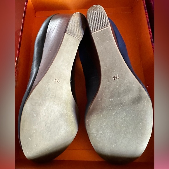 Pre own condition Tory Burch Caroline wedge Claire blue size 7 - Picture 5 of 7